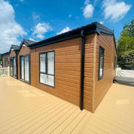 Vila Waterside Retreat With Hot Tub Pocklington Exteriér fotografie