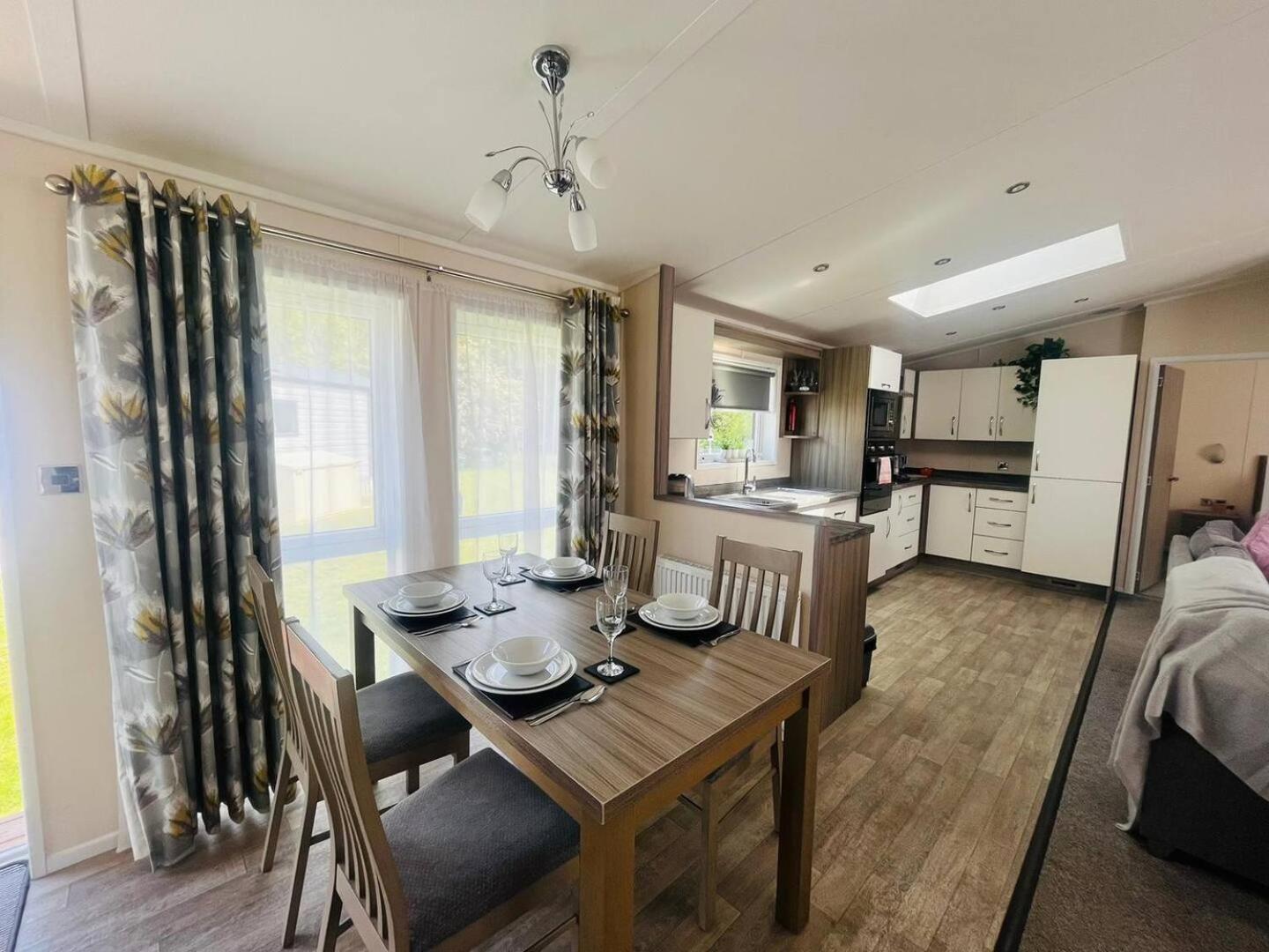 Vila Waterside Retreat With Hot Tub Pocklington Exteriér fotografie
